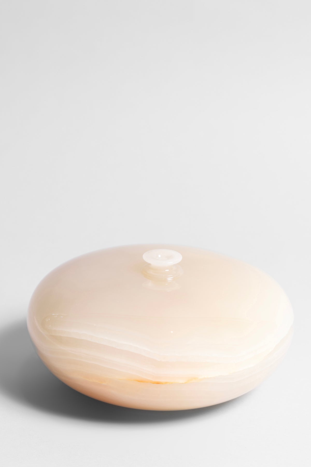 Luna Onyx Pot
