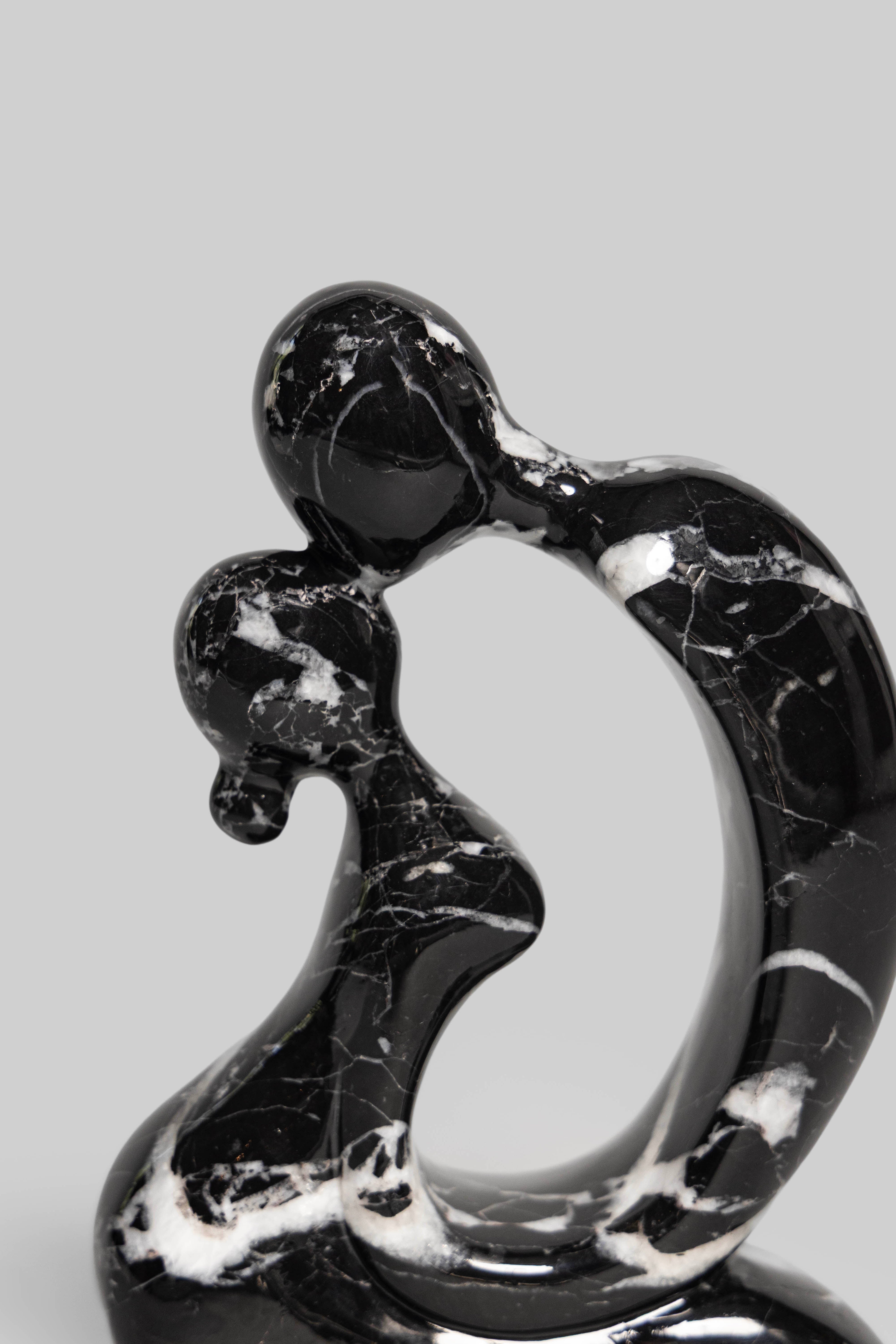 Noir Embrace