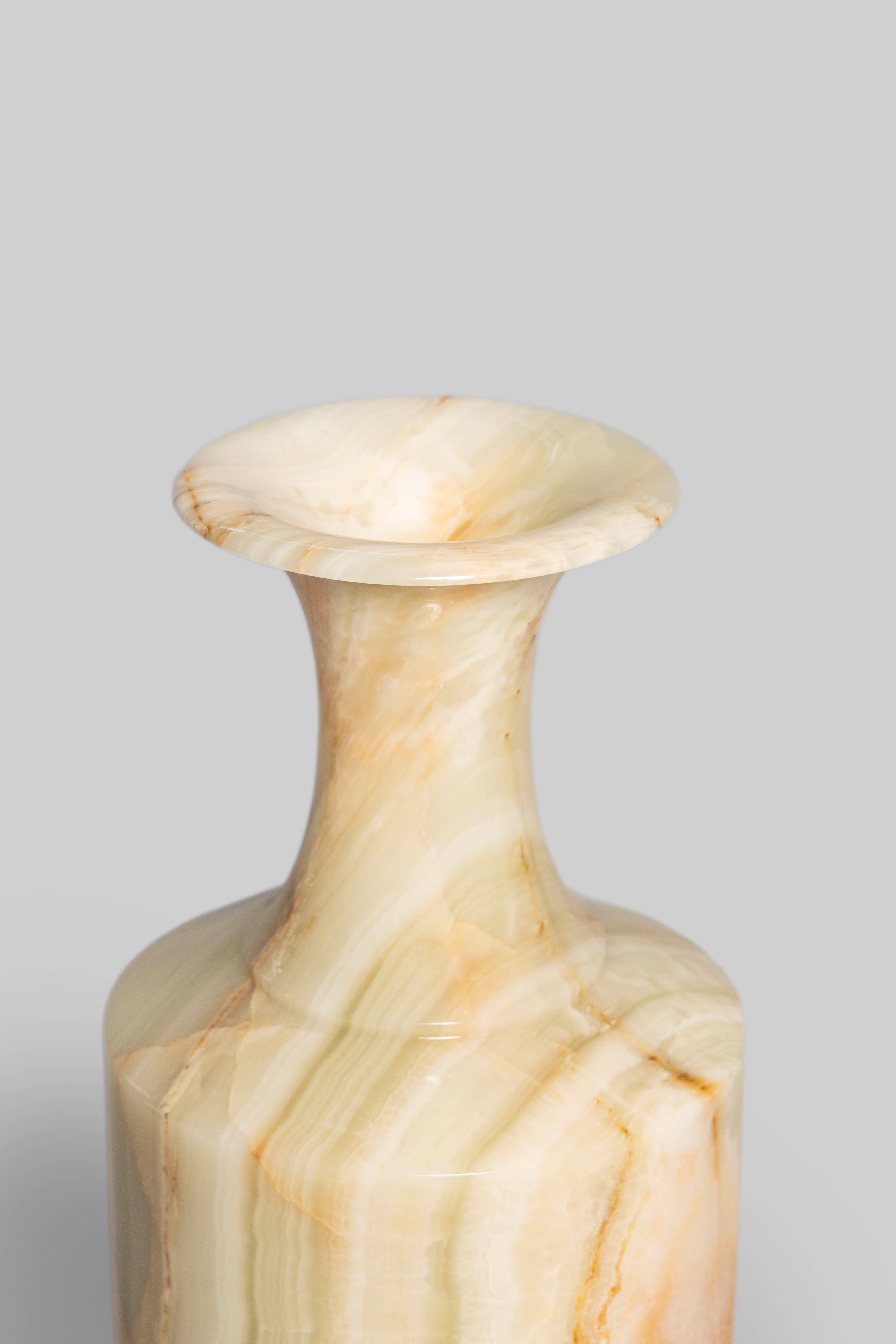 Vanilla Onyx Vase